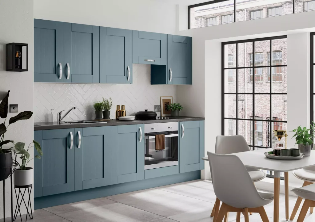 Tủ bếp gỗ hiện đại sơn xanh năng động
